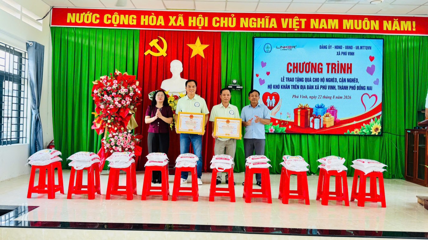 Bảng vàng tri ân trao tới HIEA và Linker Logistics Group